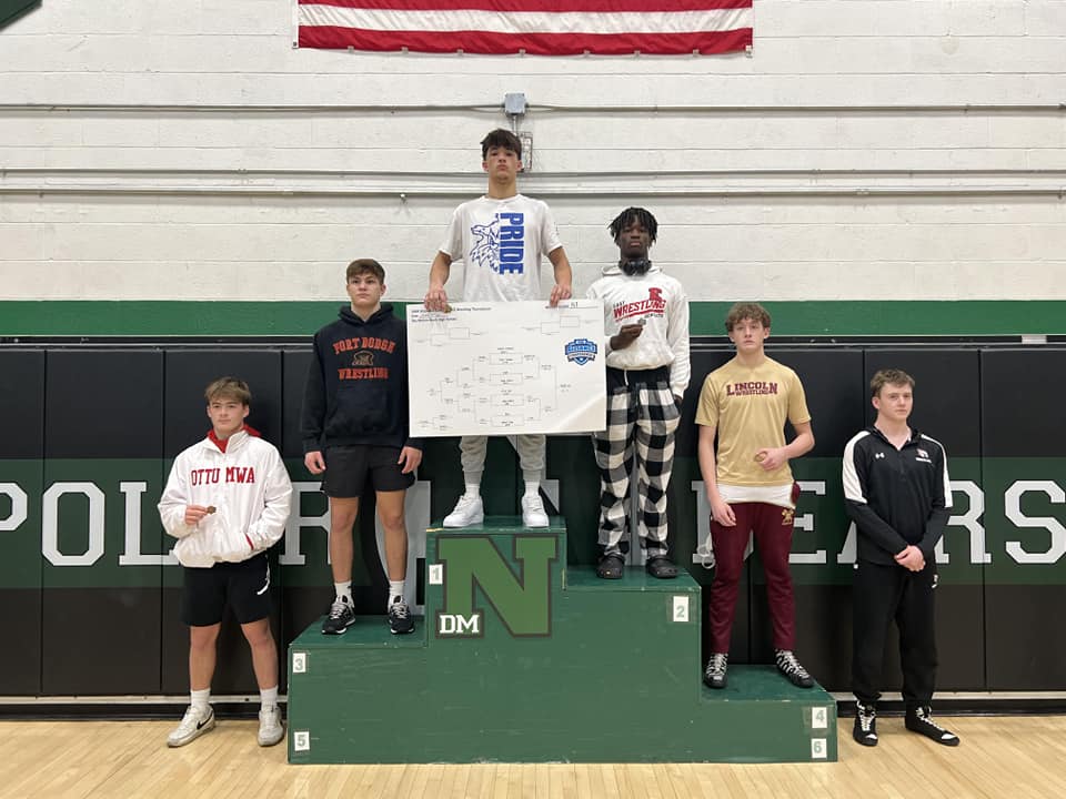 Xayvion Anderson (157) is Iowa Alliance Conference Meet Champion!

WBF over Schaus (Ottumwa) 1:21
WBF over Pearce (Mason City) :56
W 1-0 dec. over Zeoh (DM East)
#iahswr