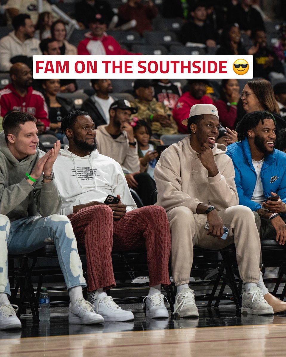 CPSkyhawks's tweet photo. Fam pulled up 💯 https://t.co/vKw4Wi50M4
