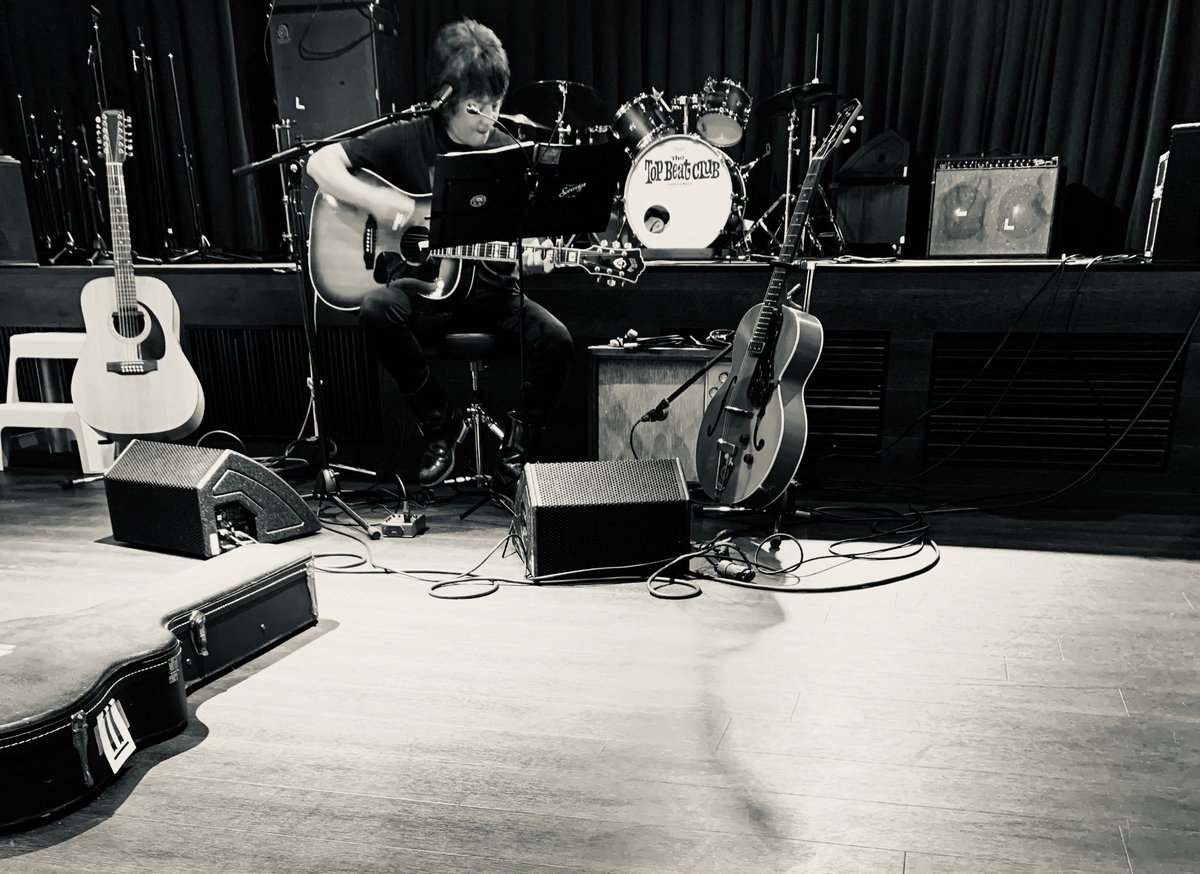 lovable_fellows's tweet photo. 2024年の始まり☆
今年もよろしくお願いいたします。
#延原達治(#THEPRIVATES)
1/30(火) 荻窪 TOP BEAT CLUB
“PUPPY'S SOVEREIGN CAFE”
open/18:30 start/19:30
adv/3,000(+2D) door/3,500(+2D)
【前売り予約】
https://t.co/CFfSOUlhRy https://t.co/0uhn5OuaDv