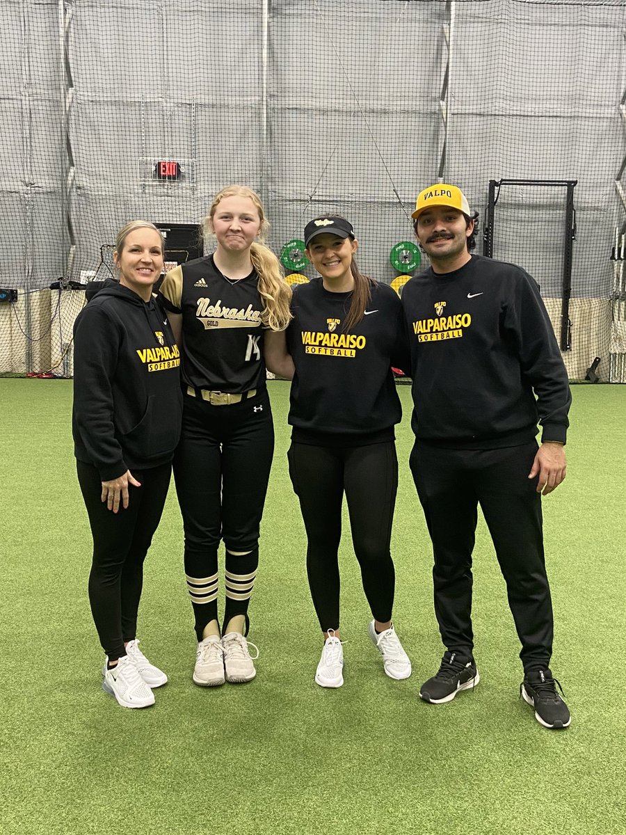 tessa_dillinger's tweet photo. A huge thank you to the coaches and players @ValpoSoftball for an amazing camp! I had so much fun and learned lots! Thank you for having me! @MeagganP @laneyj40 @08NEGold515 https://t.co/XpDsM0TZVm