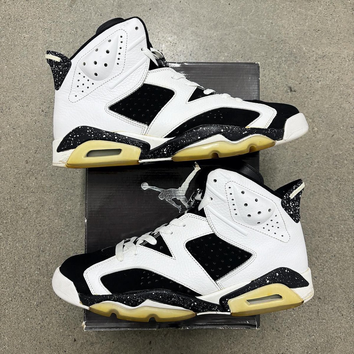 SneakerNews's tweet photo. Air Jordan 6 "Oreo" (2010) 🥛 

Should Jordan Brand bring these back? https://t.co/AvmslqEwCN