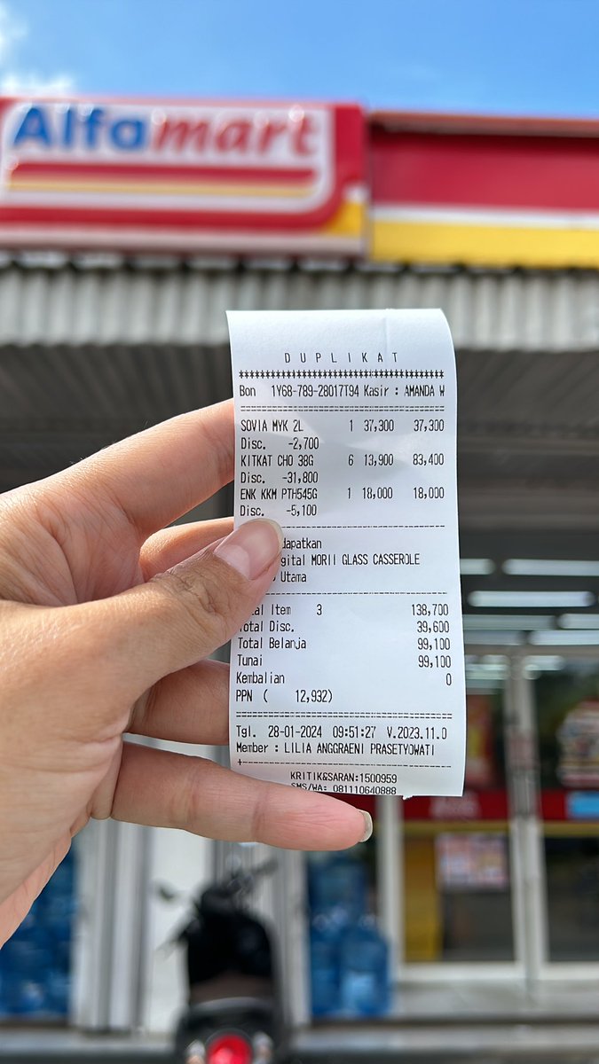 AsryPuji's tweet photo. Baru sekali ini belanja di @alfamart ga bisa bayar pake gop*y, *vo, atau sejenisnya.. padahal tiap2 klo ke minimarket udah ga pernah bawa cash. Semua promo pake pembayaran itu juga ga bisa dipake.. Hadeuhh, jadi peer nyari ATM dulu kan.. cobalah yang fair dalam usaha https://t.co/fitpHdFjnX