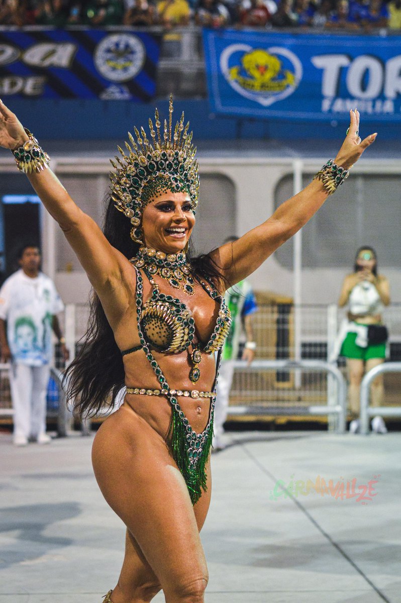 Carnavalize's tweet photo. @Araujovivianne reinando a frente dos ritmistas da bateria Puro Balanço, da @MANCHACARNAVAL.
📸 @julocked
#Carnaval2024 #CarnavalizeConosco #CarnavalizeSP https://t.co/29tCbYOWdD