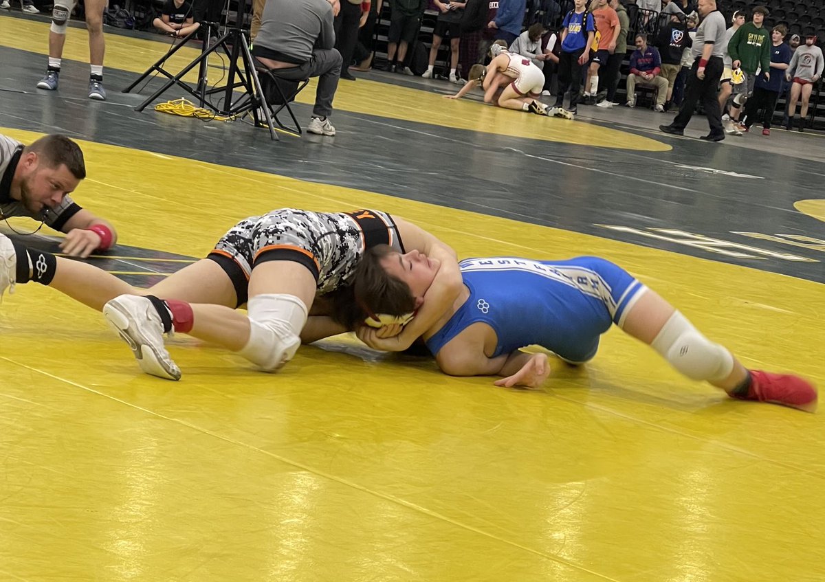 LinslyAthletics's tweet photo. Breaking News from WSAZ:
“Brock Humphrey ‘28 is your 102 champion. He went 5-0 with all pins and did not allow 1 point scored against him.”
- Wow! https://t.co/bSDTb4BzUm