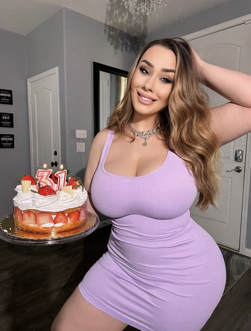 Happy birthday to me! 🥳 31 never looked this good! 😊 which pic wins? A or B ???? 😍 https://t.co/n2nz