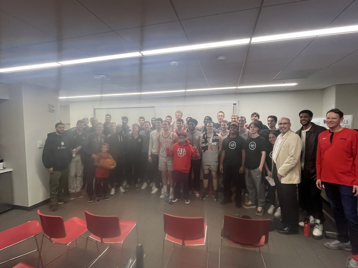 WashUBasketball's tweet image. Thanks to all our 🐻 alumni that joined us for the game last night and a high level alumni game this morning!  #OneFist #Family