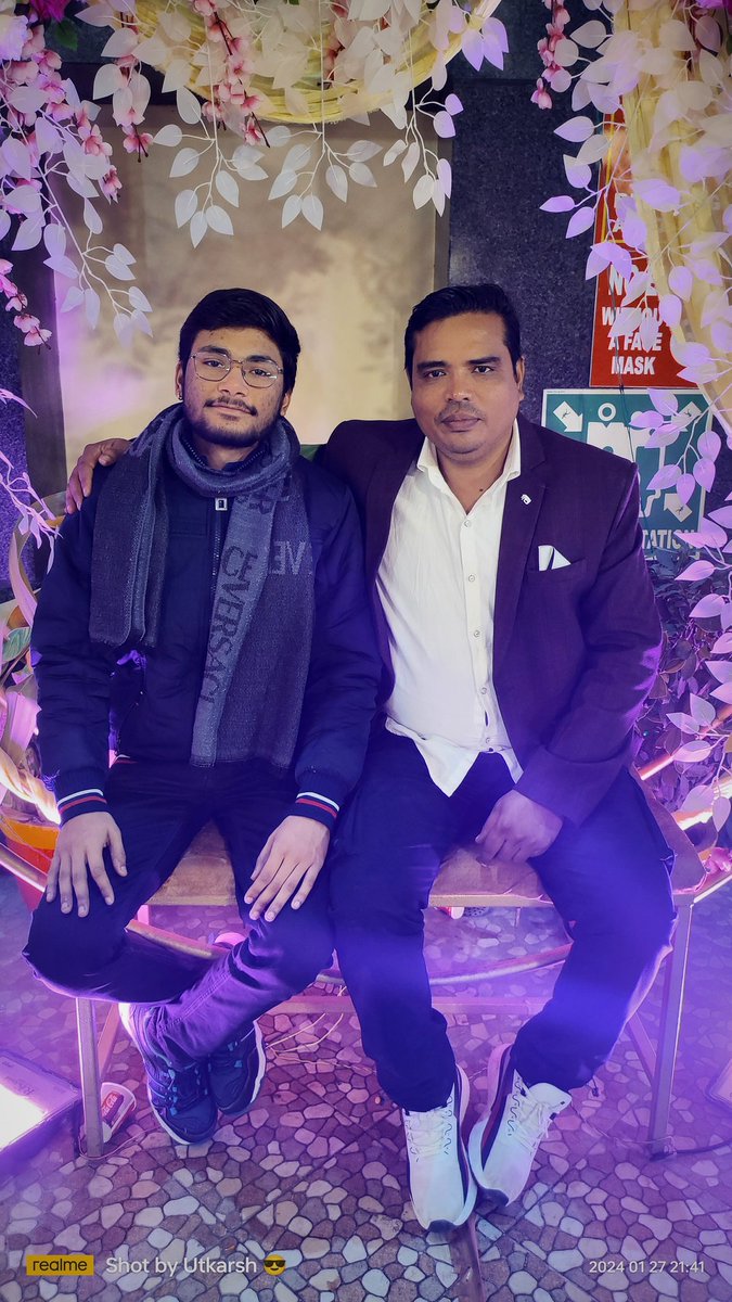 Uk_dwivedi21's tweet photo. सच है, विपत्ति जब आती है, कायर को ही दहलाती है, सूरमा नहीं विचलित होते, क्षण एक नहीं धीरज खोते, विघ्नों को गले लगाते हैं, काँटों में राह बनाते हैं।

#Kavikikalamse #politics #CMpower #X
#treding  #NitishKumarRejoiningNDA
#BoycottRipCurl #AFCON2023 #LateLateShow #1M https://t.co/RreKuzFv9Z