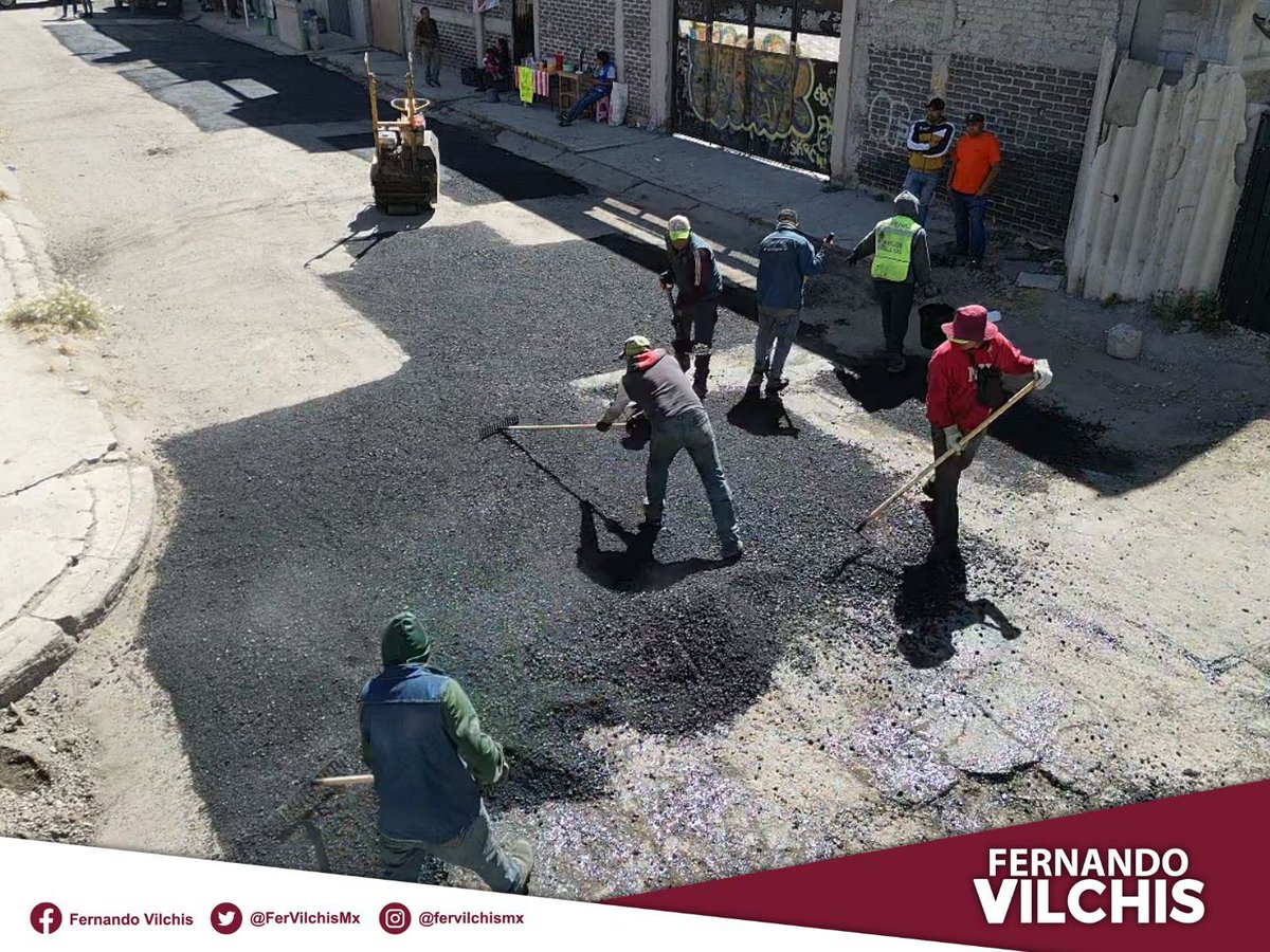 FerVilchisMx's tweet image. #Esfuerzos | ¿Ya viste cómo está quedando la calle De Los Laureles? Con el programa de #BacheoPermanente, nuestras cuadrillas de la @DSPEcatepec se encuentran trabajando para rehabilitarla. De esta manera, beneficiaremos a cientos de vecinos de la colonia Jardines del Tepeyac.