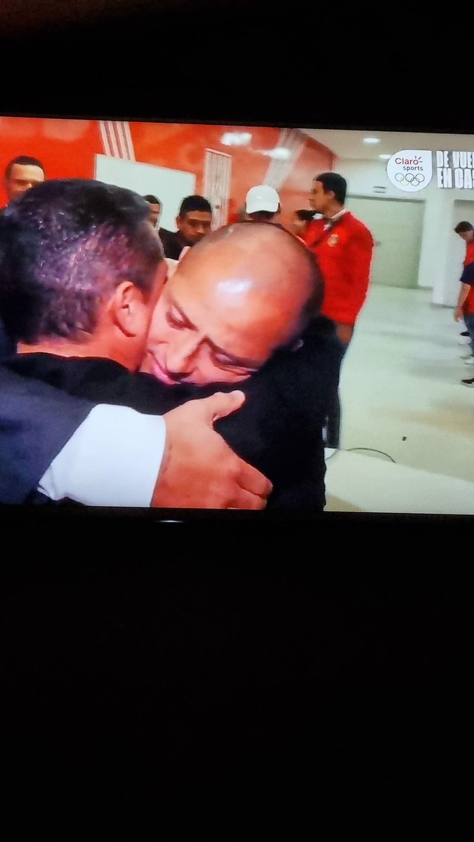 JCesar_GS's tweet photo. No mms.. por que estoy llorando??? 🥹🥹

#Chicharito!!! https://t.co/dyGxRl6E6D