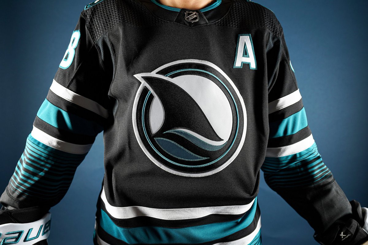 🚨SHARKS 3RD JERSEY GIVEAWAY🚨 We’ve decided to giveaway the NEW authentic Adidas #SanJoseSharks 3rd jersey w/ & player you want on the back. To enter: 1. FOLLOW @HKYJersey 2. LIKE ❤️ & RT 🔄 this tweet. 3. Reply with your size & player you want! Good luck! 🦈