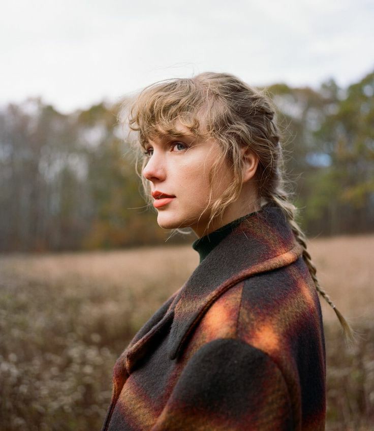 yvenisinexile's tweet photo. who is more beautiful?

like/rt for taylor 👑😍        comment for zvbear 🤢🤮 https://t.co/vQhzb0eGOA