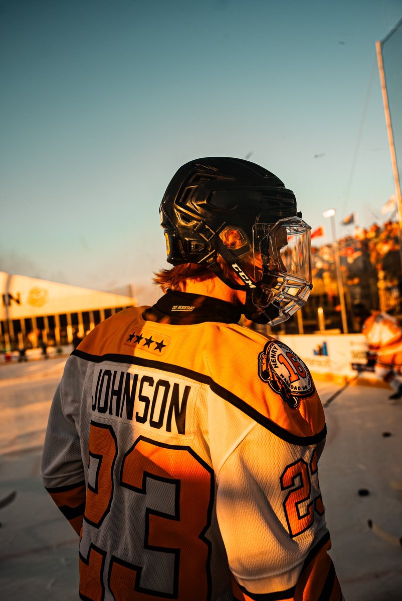 Sunsets and hockey🔥@HockeyDayMN