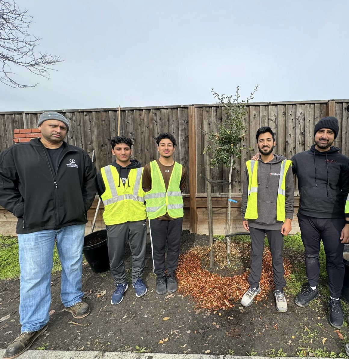 MKA_SV's tweet photo. Our local #Khuddam helping the environment by #TreePlanting #WhatMuslimsDo https://t.co/gCMg2wlkMK