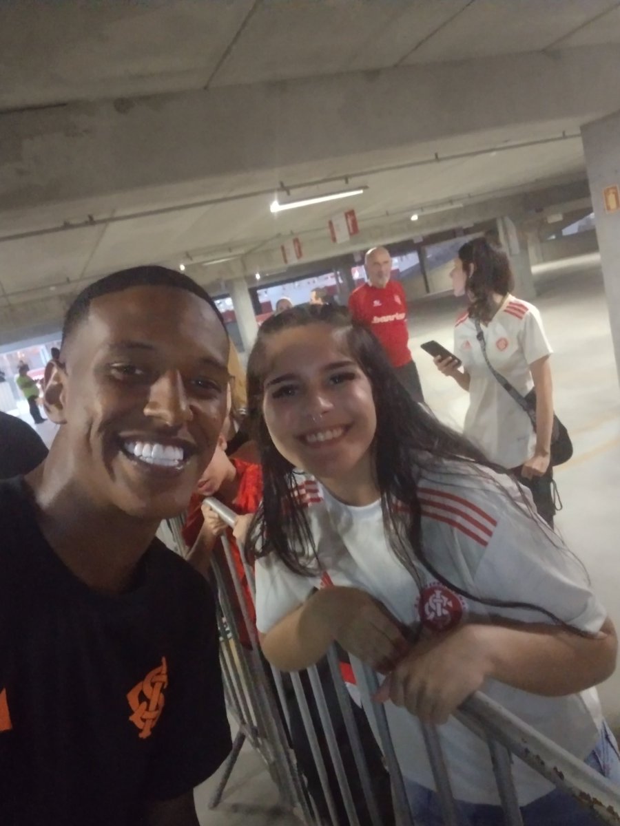 _vitoriamarina's tweet photo. QUERO COLAR ESSAS FOTOS NA MINHA TESTA, OBRIGADA POR ME PROPORCIONAR ESSES MOMENTOS @SCInternacional EU TE AMOO!!!! 🇦🇹🇦🇹🇦🇹🇦🇹🇦🇹 https://t.co/V27qhBDZ0V