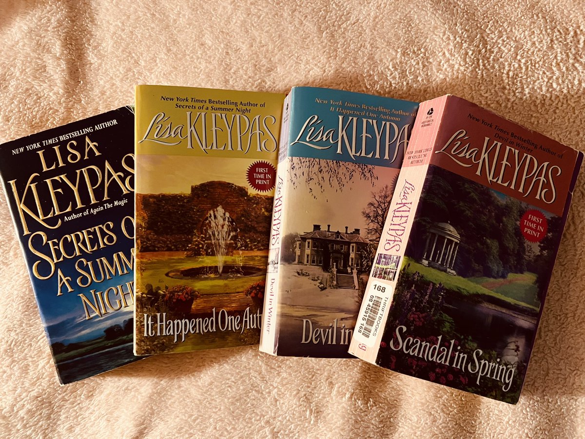 emmyreads_rom's tweet image. 😍😍And look what came!!!😍😍

I now have the complete set of first editions with step-backs and they’re all gorgeous!! 

#firstedition #stepbacks #clinchcovers #HistoricalRomance #histrom #romance #LisaKleypas #Wallflowers #booklovers #booktwt