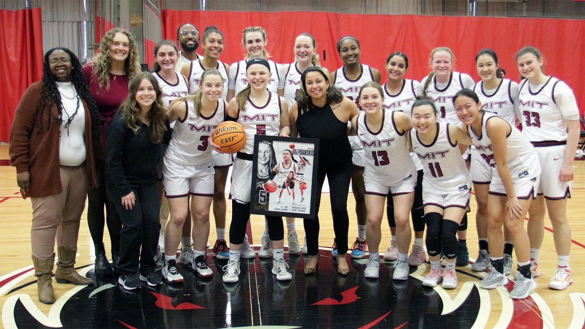 Congrats to Christina Antonakakis for breaking the @mitwbball career points record in the Engineers' 94-23 victory over Mount Holyoke! Her total increased to 1,426 and eclipsed the mark of 1,425 set by Vicky Best '99. #RollTech --> Full Story: tinyurl.com/uncm4rnc