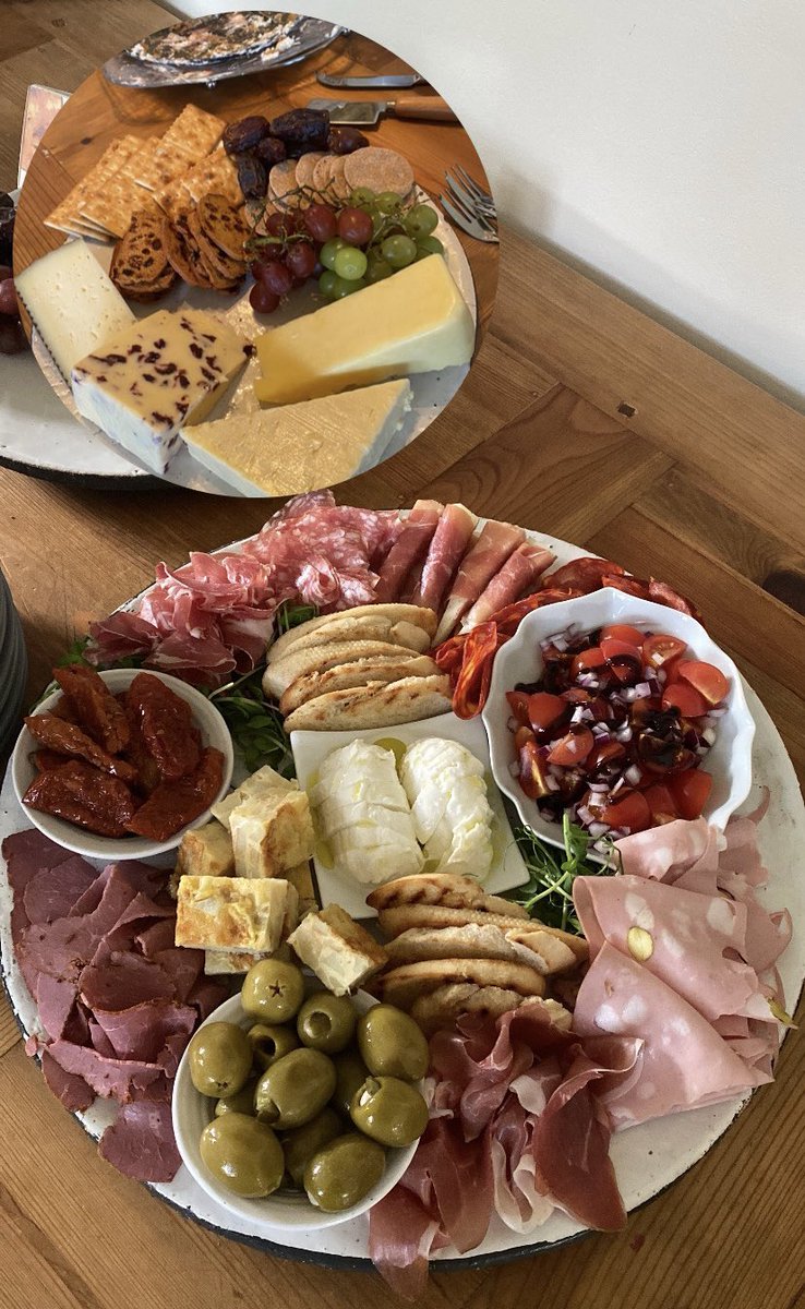 Isn’t this sexy af? 🔥 What a beautiful spread. 🫶 Weekend well spent with my favorite people. 🥰
