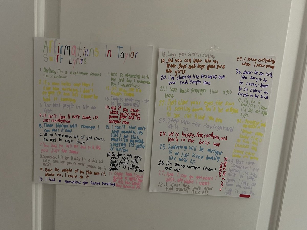 azzymuahh's tweet photo. LOOK WHAT MY FRIENDS KID COUSIN MADE AND PUT IN HER ROOM. SHE EVEN COLOR CODED IT?? she’s my idol actually https://t.co/6EmEYeRGZJ