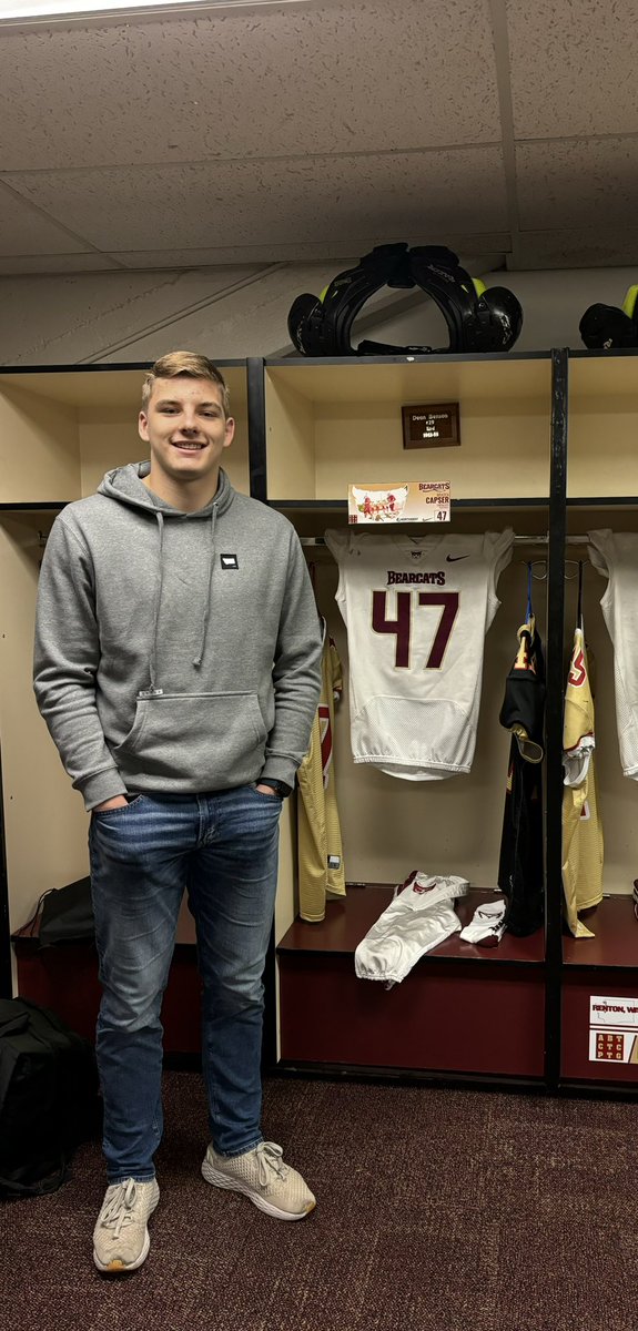 Had a great visit at Willamette University! Thank you to the coaches, staff and players for having me. 

<a href="/AricWilliams3/">Coach Aric Williams</a> <a href="/CoachMagana/">Coach Magaña</a> @CoachDBOWU <a href="/Rude_WUBearcats/">Tim Rude</a> <a href="/benlweiner/">Ben Weiner</a> <a href="/wubearcats/">Willamette Bearcats</a> <a href="/WillametteFB/">Willamette Football</a>