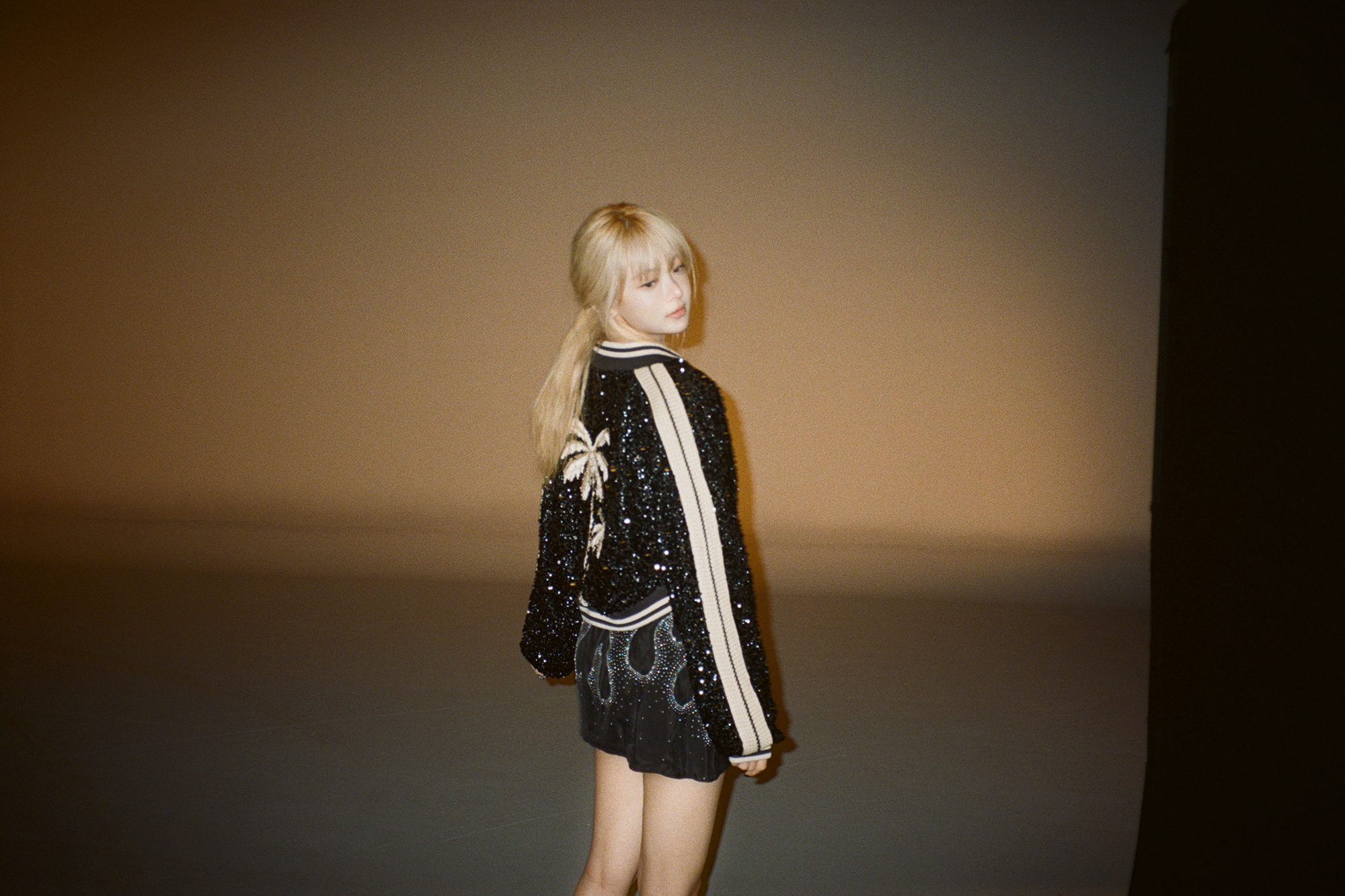 GE5b60qb0AAKGaK?format=jpg&name=large