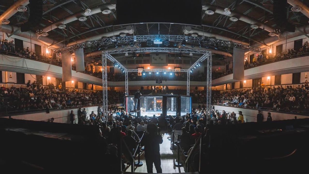 CageTitans's tweet photo. They said there was no fights tonight…casuals 

[ #CTFC63 | SOLD OUT | LIVE ON @SpectationNet ] https://t.co/PvCBiuEWEe