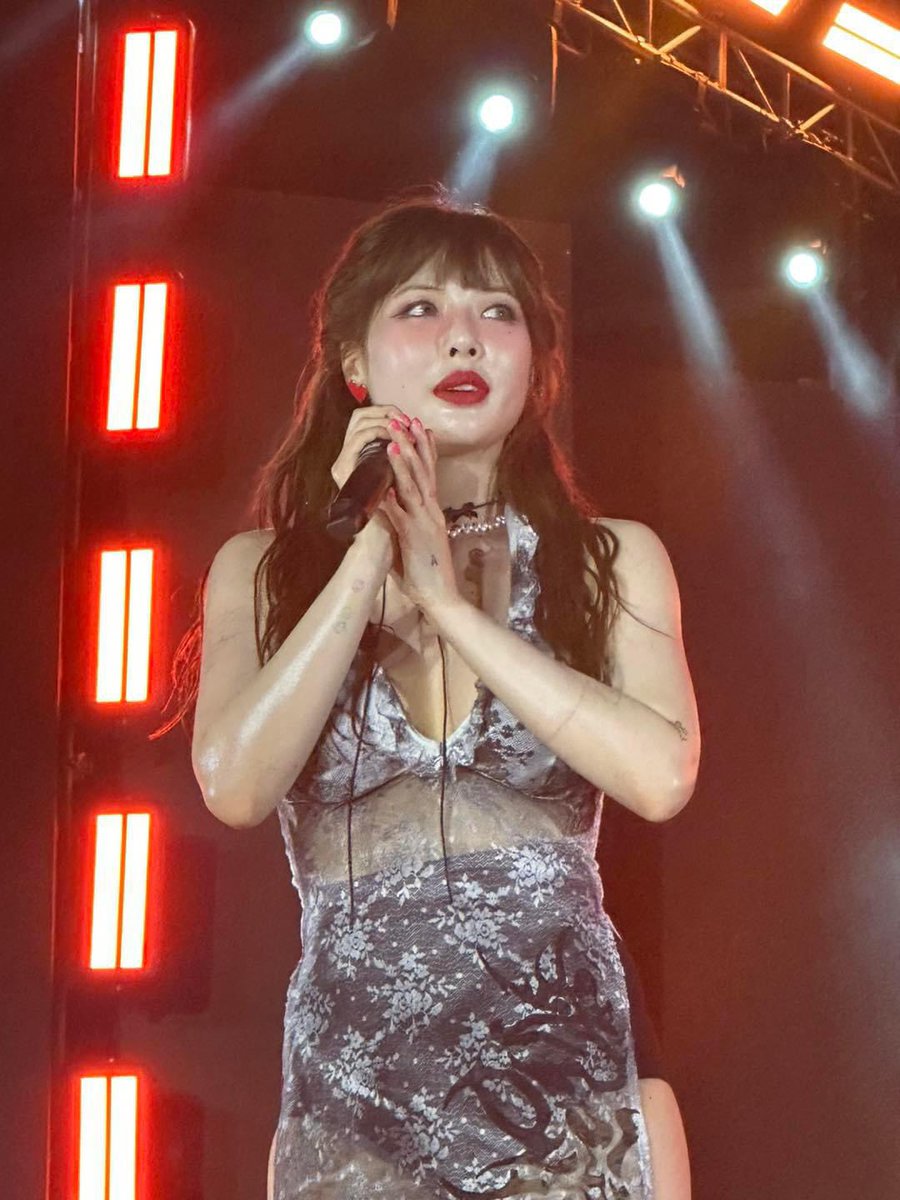 HyunA_global's tweet photo. HyunA at GANZBERG Super Idol Concert in Phnom Penh, Cambodia 2024.01.27 https://t.co/VkJUZ1N0Cn