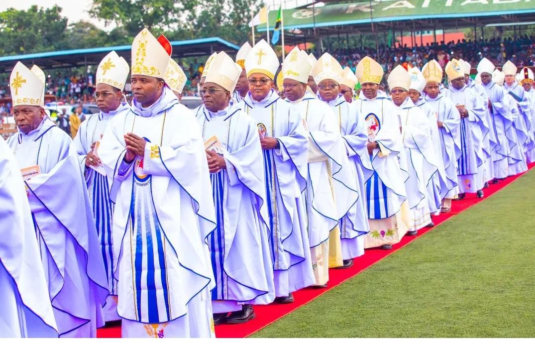 SALA YA ASUBUHI +Kwa jina la Baba na la Mwana na la Roho Mtakatifu. Amina. Tuusifu Utatu Mtakatifu wa Mungu mmoja, sasa na siku zote na milele amina. Ee utatu Mtakatifu wa Mwenyezi Mungu; +Baba, +Mwana na +Roho Mtakatifu. Ninasadiki kuwa upo hapa na mahali pote. Ee Mungu