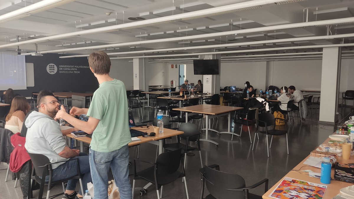 Fa ja gairebé quatre hores de l'hora de les bruixes, però la <a href="/globalgamejam/">GlobalGameJam</a> no dorm!