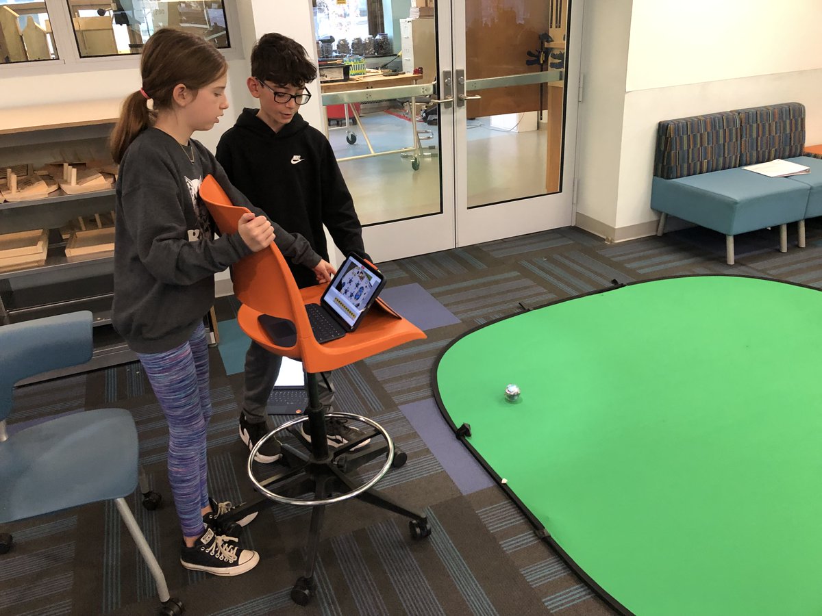 Warren Whitney (@warwhitney) on Twitter photo Señor Sphero! Español students first practice coding to move the robot around una villa (chair). They then use a green screen to tour Señor around a pretend classroom. Finally, using iMovie, they describe the robot's adventures using Español. <a href="/MurphySrta/">Srta Murphy</a> Señor Sphero! Español students first practice coding to move the robot around una villa (chair). They then use a green screen to tour Señor around a pretend classroom. Finally, using iMovie, they describe the robot's adventures using Español. <a href="/MurphySrta/">Srta Murphy</a>