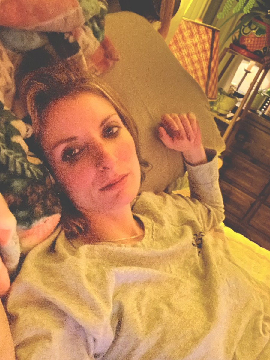 ShakesisterGrim's tweet photo. Pretty much.

(Caturday night— the last weekend before the semester marathon begins.)

#Peach #StarAcademy #ACATemy #Caturday #Sapphic #Soul https://t.co/FswlIfHvLC