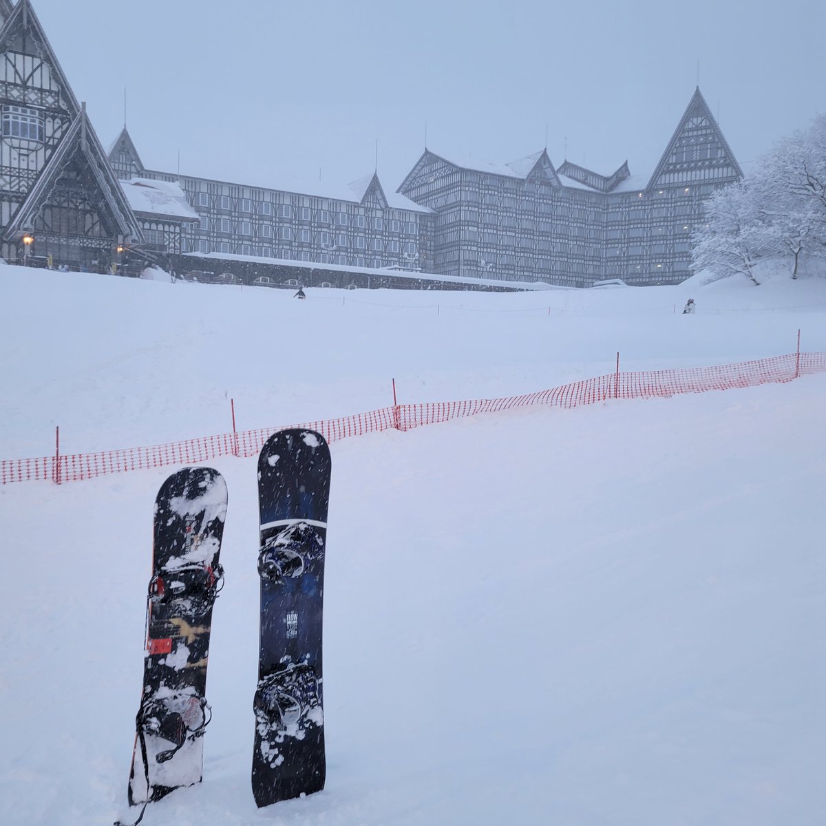 motimaru0723's tweet photo. 真冬の家族旅行in #新潟 #越後湯沢 ♨✨️❄
子供たちは雪遊び☃️、大人たちはスノボ🏂、皆で温泉♨ビュッフェ🍴とぷち観光 #清津峡 で、雪国を満喫してきました♪
帰りに #CHALOCOFFEE さんの美味しいコーヒーでさらにウハウハ*.(๓´͈ ˘ `͈๓)
可愛らしい店構えと雑貨もあって居心地良かったです😊 https://t.co/ovDBH7GciK