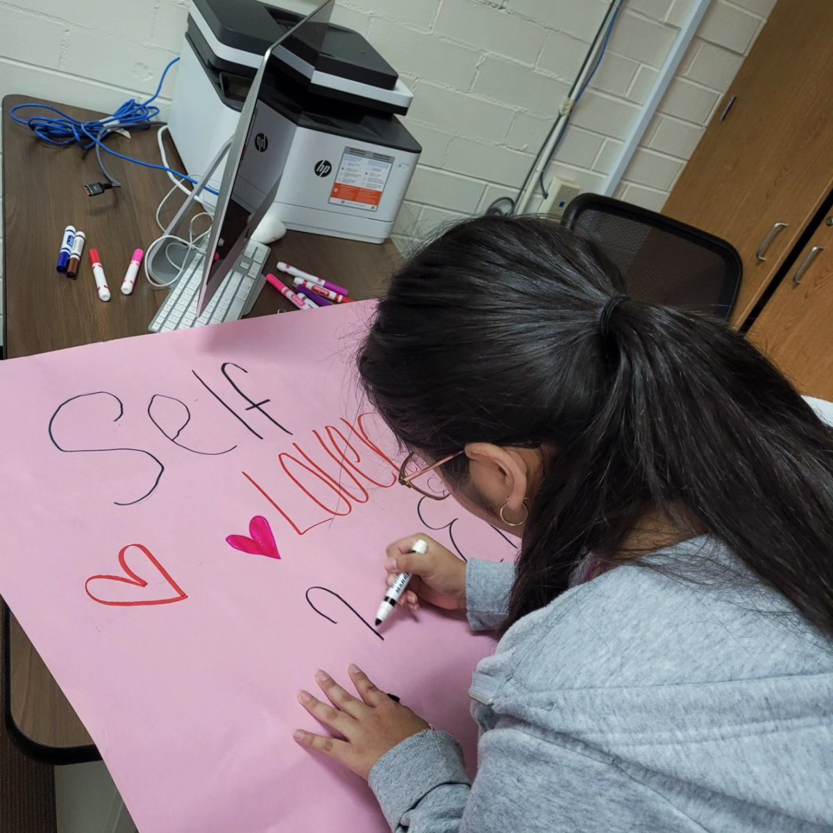 AMSkelkins's tweet photo. Our AMS PeerHelpers worked hard today preparing for our next campaign! It's all about loving yourself as we approach Valentine’s Day!🩷🩷🩷
@thrive_way
#peerhelpers https://t.co/cjVJf7ujF6