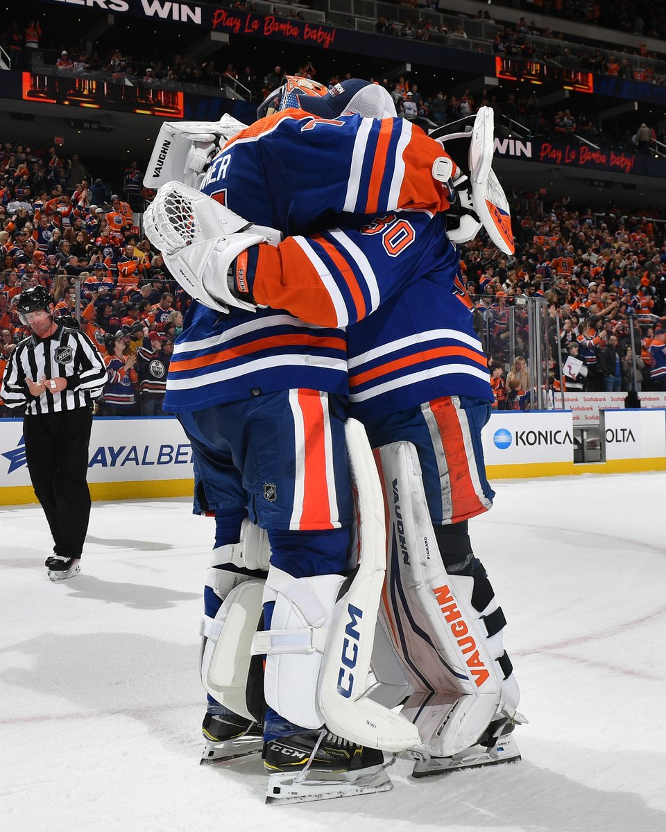 EdmontonOilers's tweet photo. VINNY &amp; SKINNY CELEBRATE THE 16TH WINNY IN A ROW 🫶 https://t.co/ESihDyIkz4