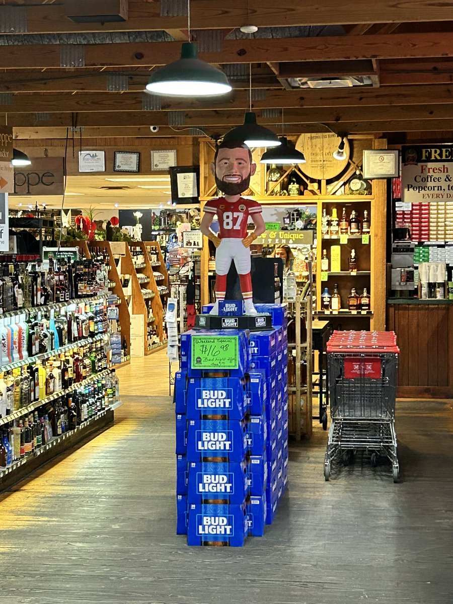 averyday99's tweet photo. @tkelce what’re you doing in Jane, MO ??? https://t.co/QRyO2AFgw6