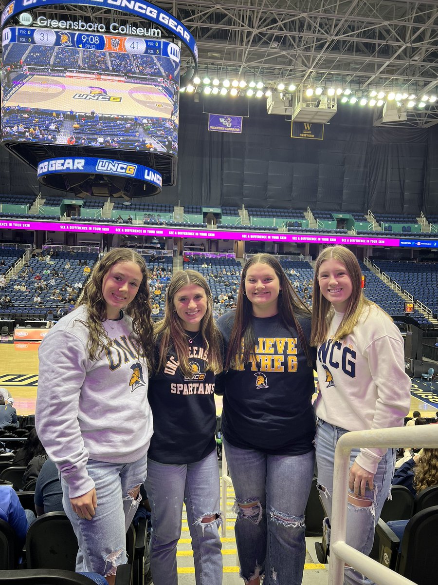 GracieMabrey's tweet photo. Had so much fun with all of the 2024 commits tonight.  Can’t wait for camp tomorrow 💙#letsgoG @MacyMichael_3 @Had_unashamed10 @softballlaney66 https://t.co/uFGdxsm1ui