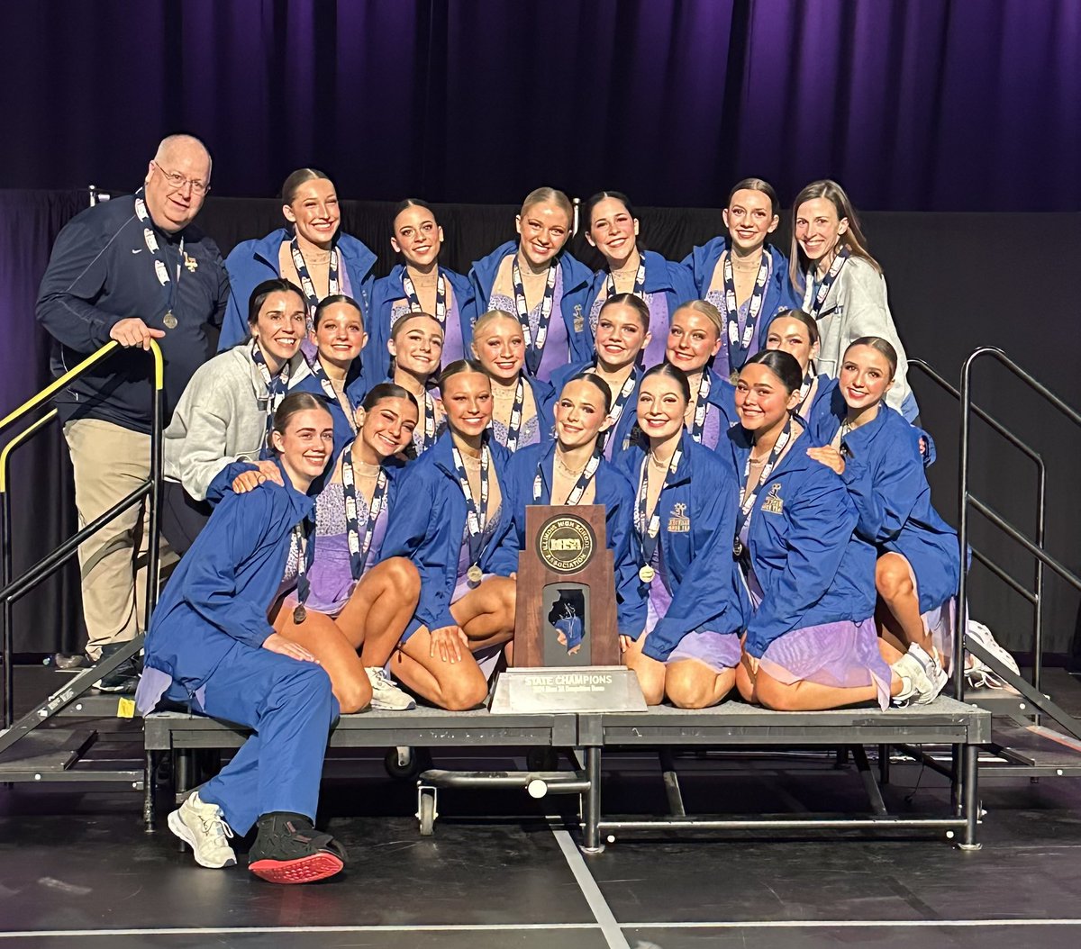 IHSA_IL's tweet photo. 💃🕺2⃣0⃣2⃣4⃣ #IHSA DANCE STATE FINALS🏆🏅
 🏆 CLASS 1⃣A 🏆
🥇 Jacksonville
🥈 Morris
🥉 Carmel
 
🏆 CLASS 2⃣A 🏆
🥇 Lake Forest
🥈 Lincoln-Way West
🥉 Geneva
 
🏆 CLASS 3⃣A 🏆
🥇 Stevenson
🥈 Barrington
🥉 Lake Park
 
🔗FULL RESULTS▶️ https://t.co/60NTzqA72y https://t.co/KMgjD84N3C