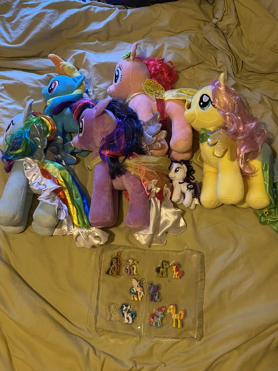 ssproutmole's tweet photo. Random offer but…

Trading this lot of build a bear ponies for art!! Value is roughly 120…? 

Seeking: looping animation (icon), chibis, illustrations 

or custom fursuit parts!! paws, tails, etc

Not shipping intl unfortunately!! https://t.co/YRmZ0QmZFg