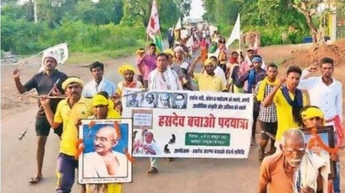 Naturographyx's tweet photo. 🚫‼️stop cutting the #Hasdeo forest, otherwise nature will slap you in such a way that every generation coming after you will mourn. @narendramodi @PMOIndia @BBCEarth @WildlifeMag @UNHumanRights @NatGeo @Nature @elonmusk @MrBeast @GretaThunberg Please! help to stop 🛑 this. https://t.co/ZyGnkUtplR
