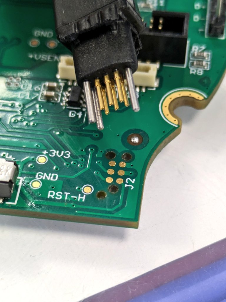 IObrizio's tweet image. Programming cable TC2030-IDC-NL
🔸6 pin 0.05" pitch
🔸I use this for programming through SWD interface.
🔸Small form factor 🤝
🔗tag-connect.com/product/tc2030…
#stm32 #nxp #esp32 #hardware #arm