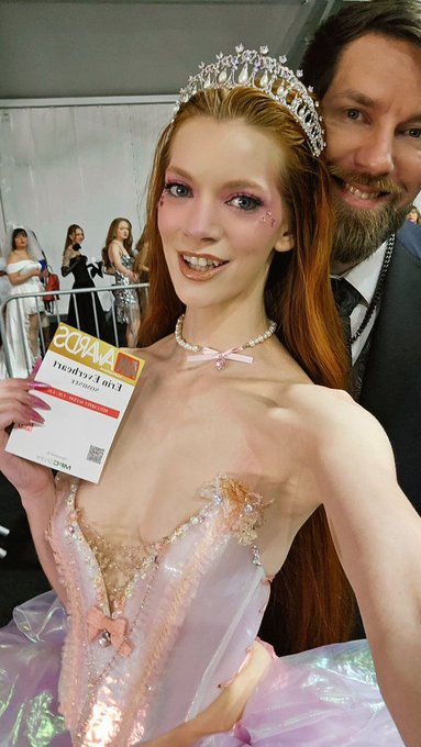 Princess Erin arrives on the red carpet with her prince charming 💖 https://t.co/MJJ7XlyJBV<a href="/tag/mvsales"class="tags"><span>#mvsales</span></a>