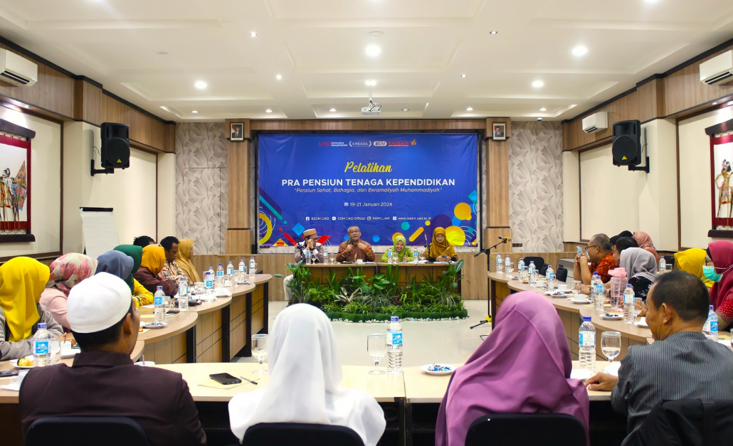 schmudotid's tweet photo. Siapkan Pensiunan Berkemajuan, UAD Gelar Pelatihan Pra Pensiun https://t.co/8gule8qVAn https://t.co/DrrswlKgWh