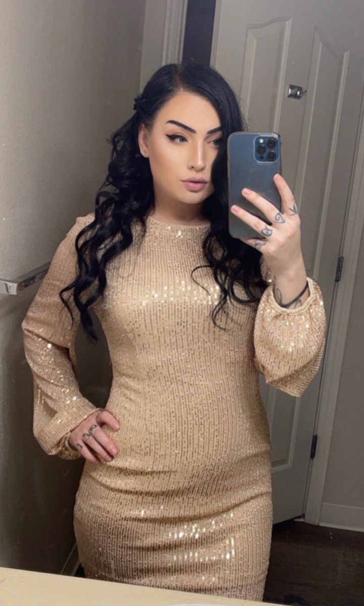 Skaenktayy's tweet photo. All dolled up for work tonight🤍 https://t.co/UQ8fUyl5zr