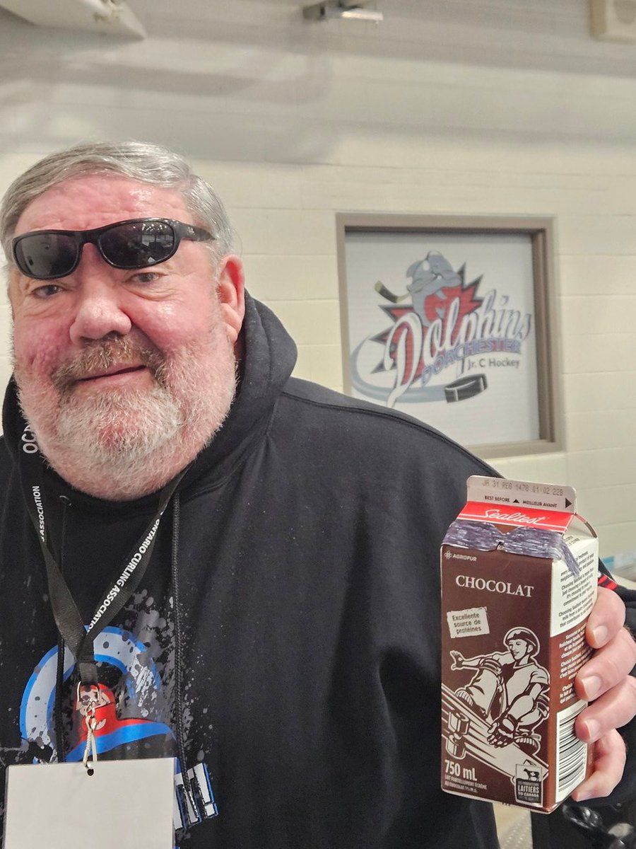 HarryCornbroom's tweet image. Harry caught Hutch enjoying his "Hutch" inspired chocolate milk @CurlOntario  @OntarioDairy Tankard/Scotties in Dorchester!
#notethesunglasses
#curling
#wheresmattdamon
#thankyouofficerlaura
#nothingtoseehere
#weatherstationtweets
#milkeverymoment