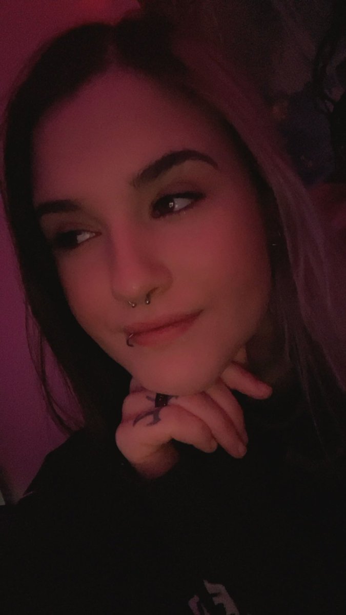 BIRTHDAY STREAM!!! Tomorrow Jan 28th we are doing a 12hr stream and another 12hr stream on ( Jan 29th my birthday) come plays with me and celebrate 🎉 I just got a tooth pulled I can’t do a full 24 in one sitting:( twitch.tv/stormrunner117