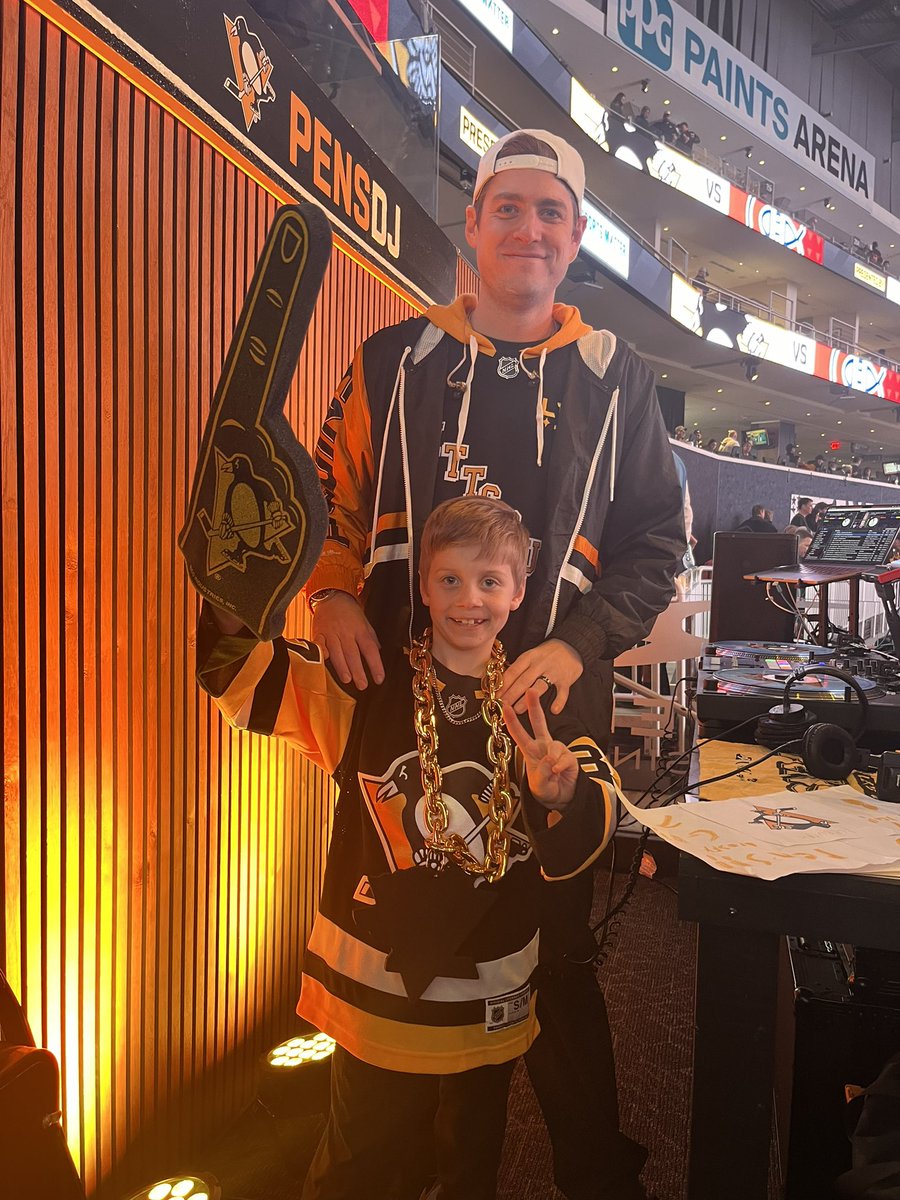 Amazing game <a href="/penguins/">Pittsburgh Penguins</a>! Loved having my sister and nephew come thru! Time to celebrate at <a href="/TheGoldmark/">The Goldmark</a> with <a href="/djnugget/">Nuggsy Bogues</a> #pittsburgh