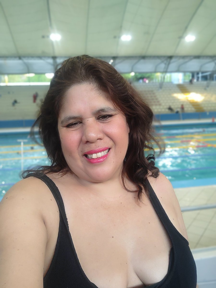 La piscina es uno de los ejercicios más completos. Les comparto un momento de deporte y relax.