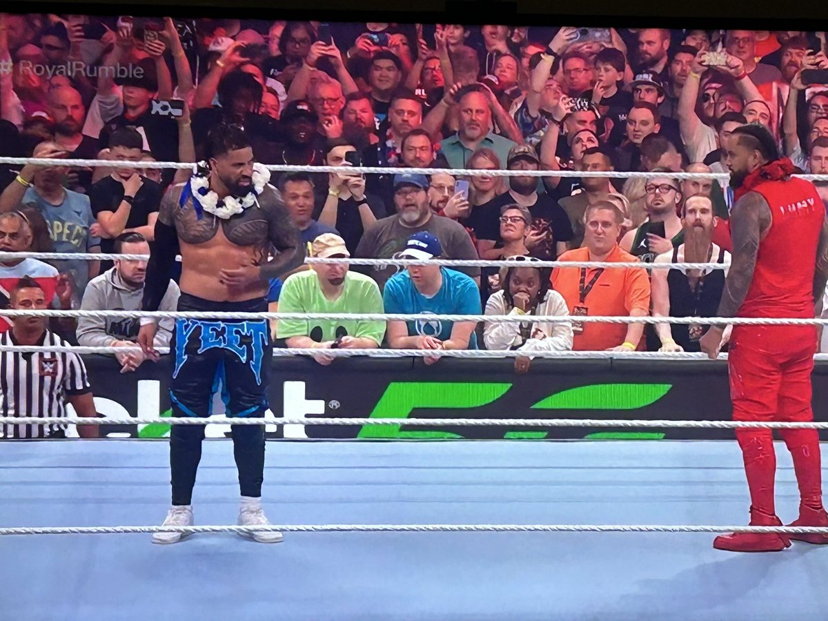 JohnKing06's tweet photo. When you both pick the same fighter so the game has to switch up the colours #RoyalRumble2024 https://t.co/WQcFokcNxq