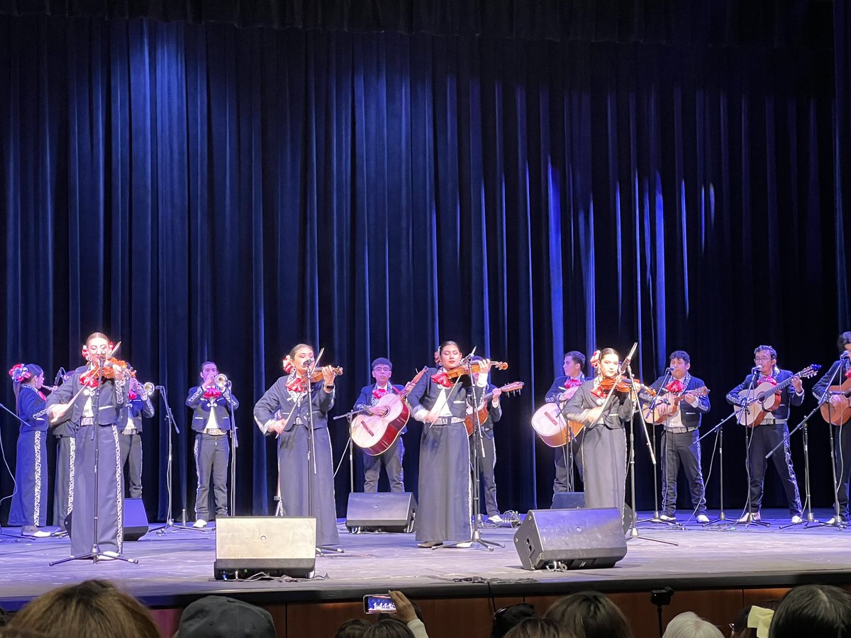 Congratulations to Mariachi Los Pioneros as they advance to State! #BetterTogether <a href="/Americas_HS/">Nancy Torres</a> #TeamSISD
