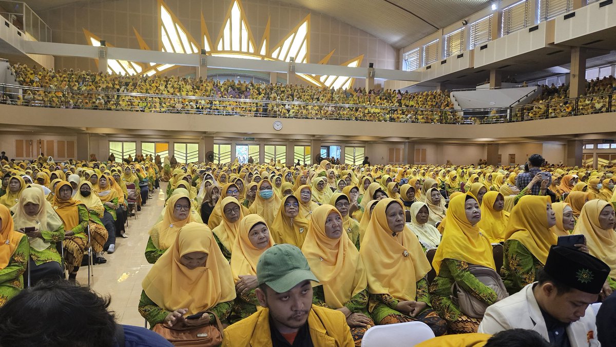 herry_zudianto's tweet photo. Hari ber Aisyiyah DIY : Kutitipkaan amanah utk mewakili tanah perdikan DIY kepada Ir. Syauqi Soeratno  sbg calon Dewan Perwakilan Daerah (DPD RI) no urut 1. https://t.co/eqp2iq4Efo