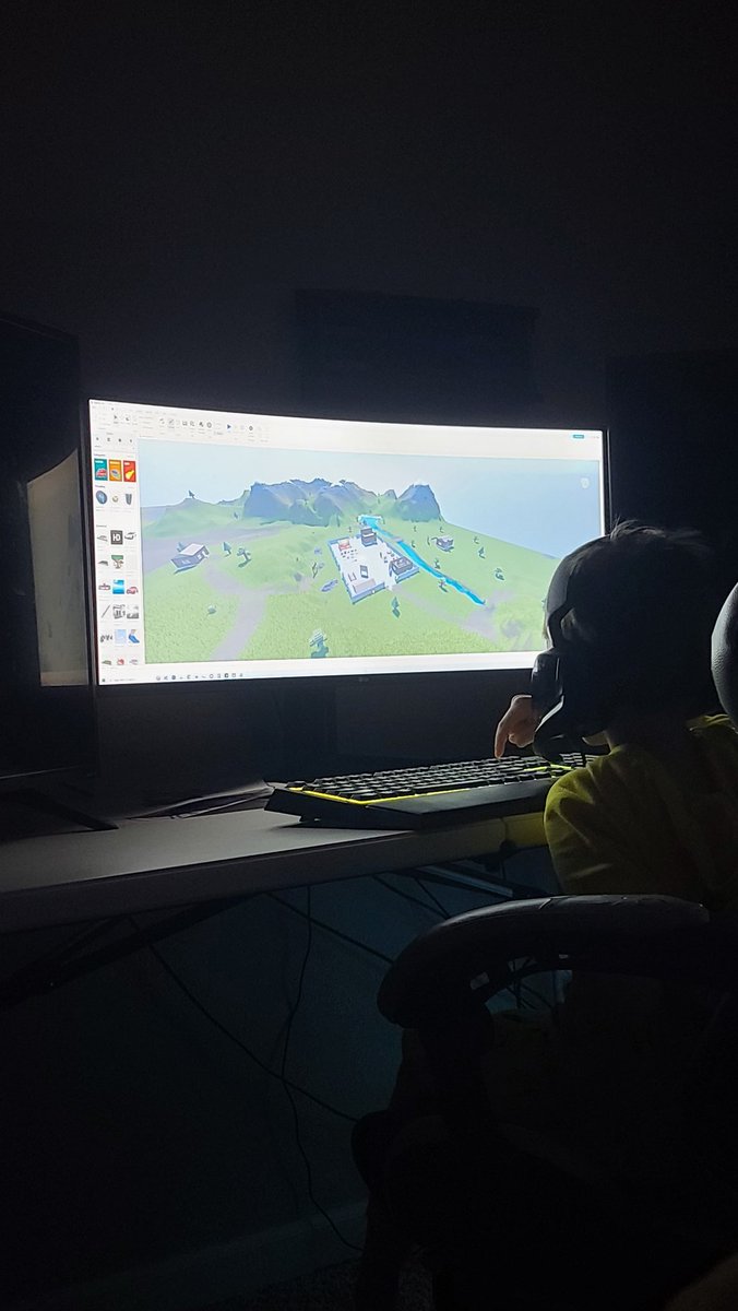 Drax_Sklounst's tweet image. My youngest Son, doing some game development. 

#indiedeveloper 
#startingyoung